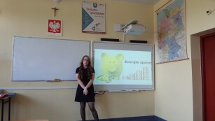 Uczeń przedstawia prezentację na temat: ”Co możemy zrobić dla ochrony środowiska?”.